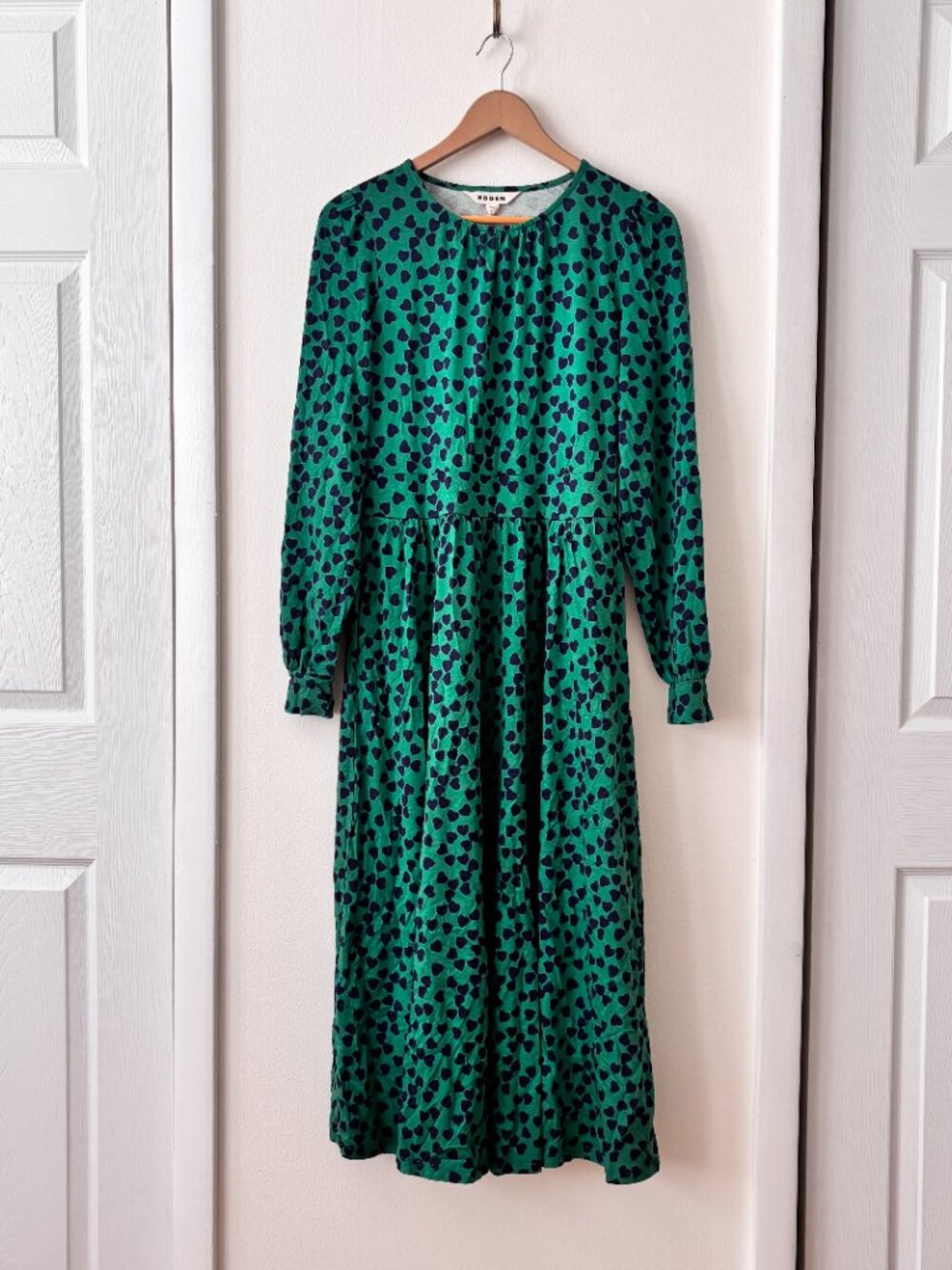 BODEN Alexandra Jersey Midi Dress in Green Hearts Print - Picture 3 of 8